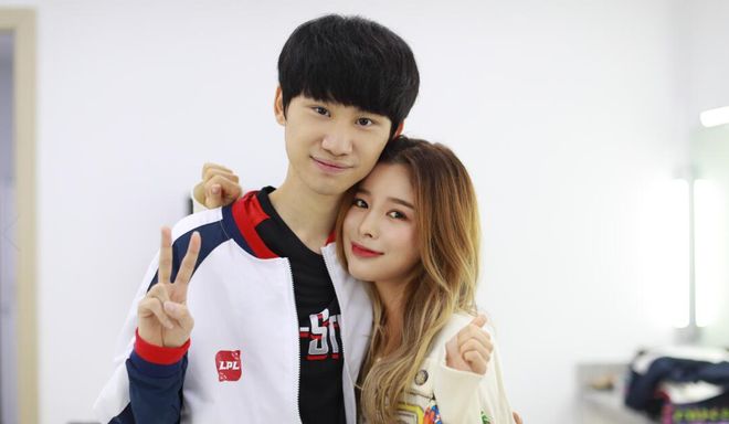 受运动的同 受运动的同